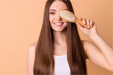 Mẹo Giữ Tóc Thẳng Mượt Cả Ngày